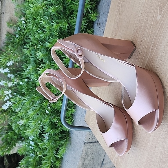Sun + Stone Reeta Pink Satin block heels ankle strap pumps Size 11 NWOT - Picture 1 of 10